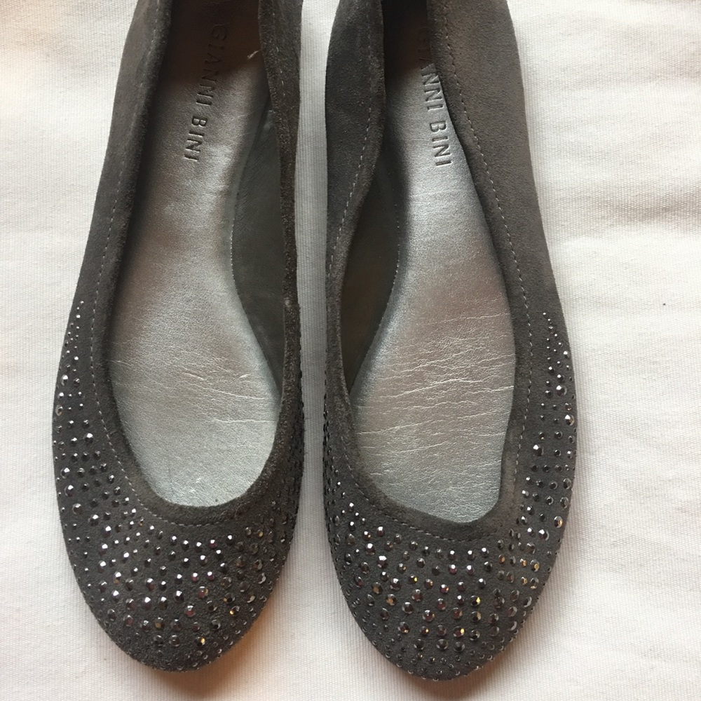 Gianni Bini gray flat size 7